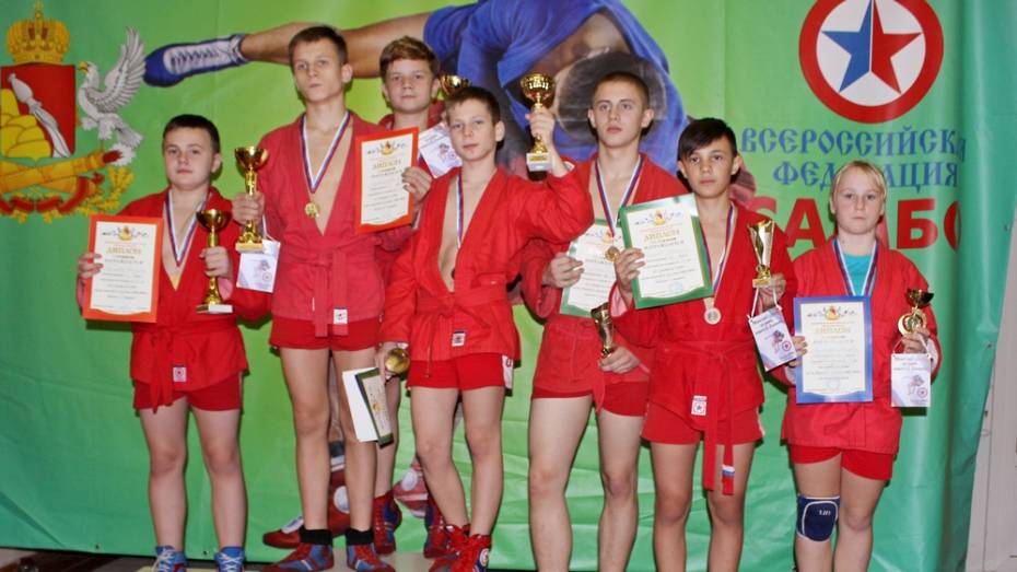 Таловские самбисты взяли 2 «золота» на межрегиональном турнире