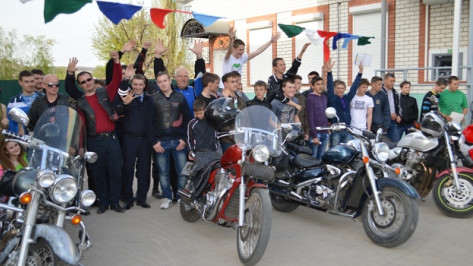 Богучарские байкеры рассказали школьникам о важности соблюдения правил дорожного движения