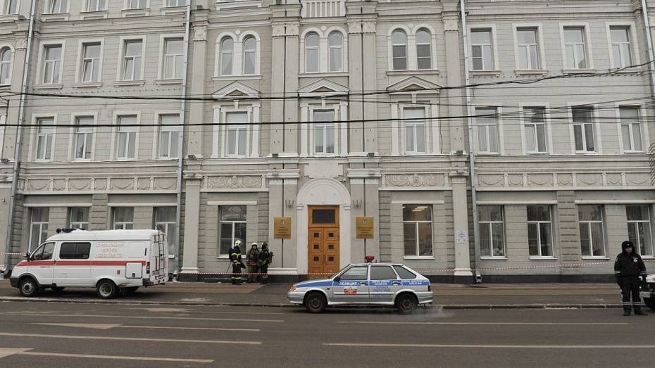 Спецслужбы эвакуировали сотрудников мэрии Воронежа из-за подозрительного предмета 