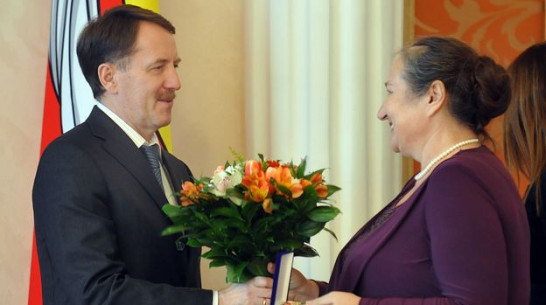 Областные награды из рук губернатора получили 15 работников культуры