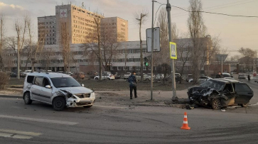 В Воронеже 11-летний мальчик и двое взрослых пострадали в аварии возле БСМП