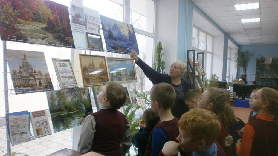 В острогожском селе Коротояк открыли выставку вышитых картин местной мастерицы