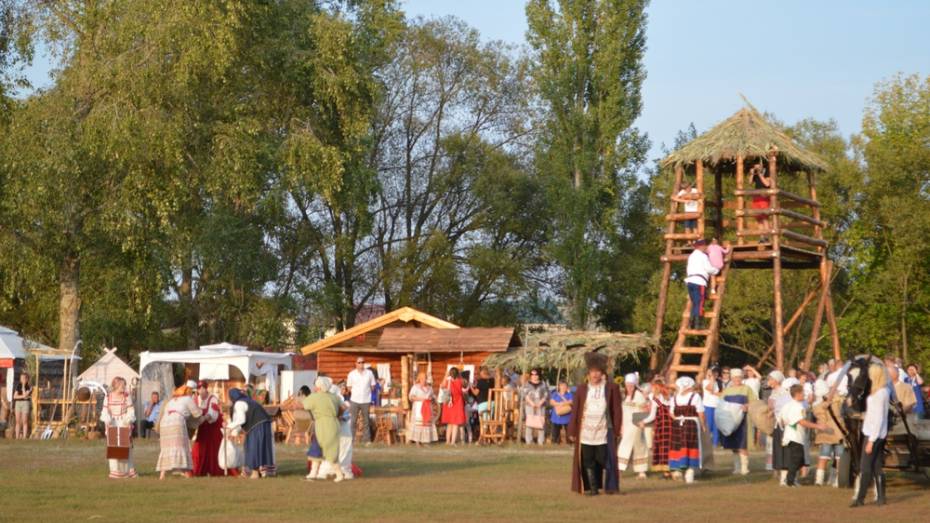 В Новой Усмани на День села установили 6-метровую дозорную вышку