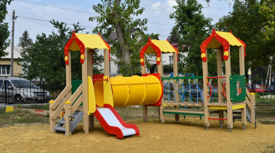 Новая игровая площадка появилась в центральном парке Нижнедевицка