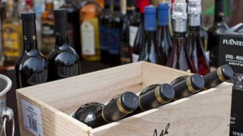 Под Воронежем полиция изъяла у 3 бутлегеров 18 тыс бутылок поддельного алкоголя