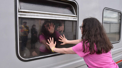 «Они наши родные». Под Воронежем эвакуированных из ЛНР детей проводили домой