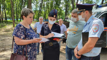 Воронежцы вызвали полицию из-за спиливания деревьев в парке «Орленок»