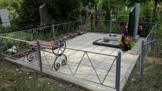 Пожилую женщину нашли мертвой на территории кладбища в Воронеже