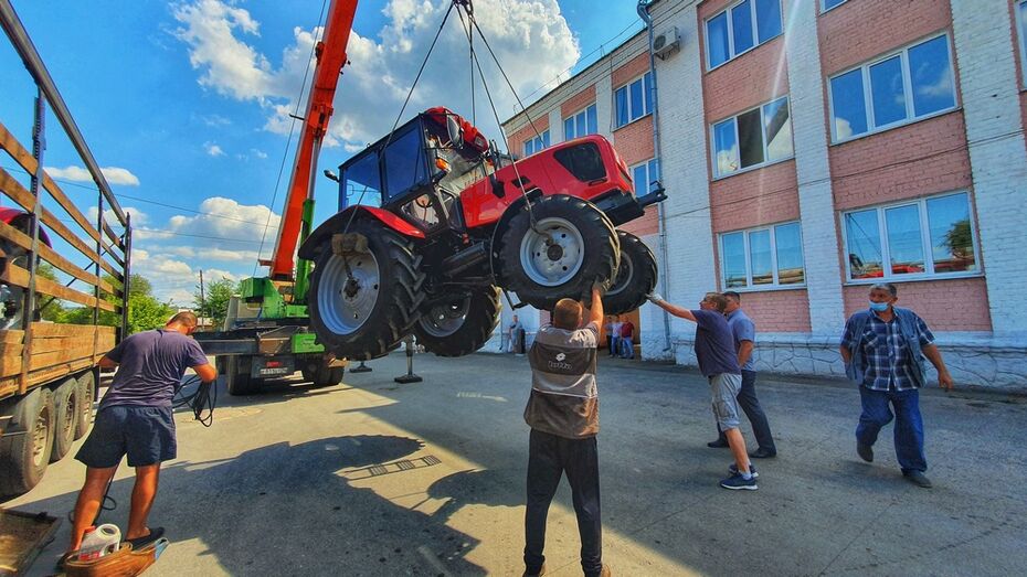 Острогожский многопрофильный техникум закупил 6 тракторов «Беларус»