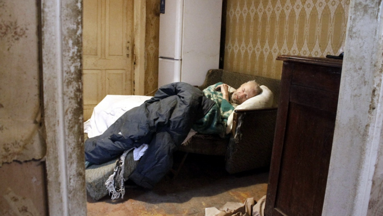 Старик и горе. Как соседи и соцработники спасали 90-летнего слепого военного в Воронеже