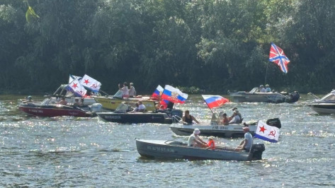 Воронежцы запечатлели масштабный парад катеров в честь Дня ВМФ