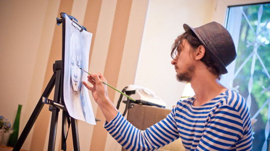 Воронежский художник Сергей Баловин собрал 70 заказчиков для проекта «Искусство по вызову»