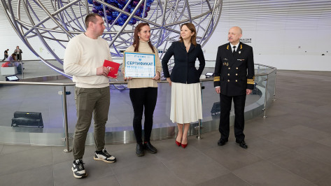 Десятимиллионному гостю выставки-форума «Россия» вручили сертификат на путешествие в Мурманск