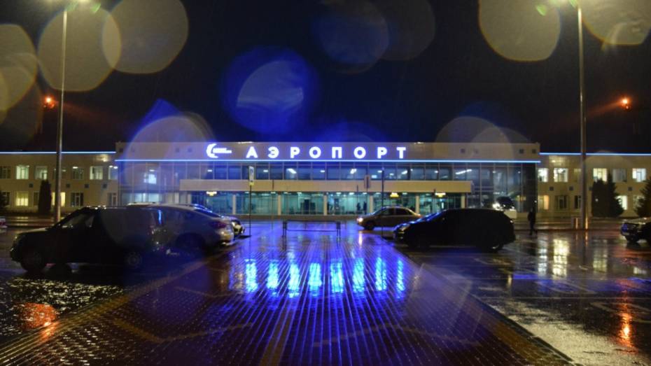 Из-за грозы в «Домодедово» 2 рейса экстренно приземлились в воронежском аэропорту