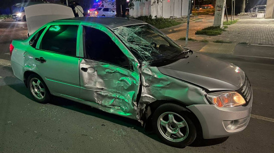 В Воронеже «Лада Гранта» столкнулась с мотоциклом: пострадали 2 человека