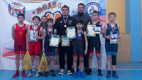 Борцы из Борисоглебска завоевали 6 медалей на открытом турнире в Саратовской области