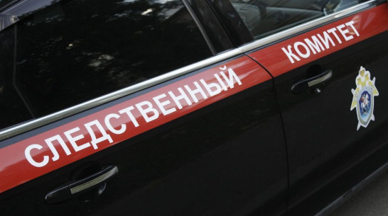 Труп 50-летнего мужчины нашли в припаркованной машине в Семилуках под Воронежем