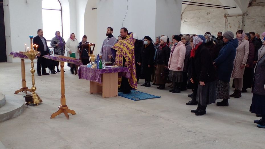 В Калачеевском Успенском храме отслужили первый за 94 года молебен