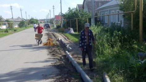 На центральных улицах села Воробьевка впервые сделают тротуары
