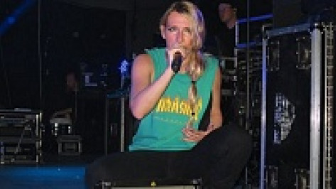 Солистка Guano Apes выступила в Краснодаре в майке, подаренной воронежскими поклонниками