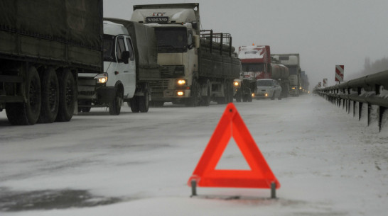 На трассе в Воронежской области организовали объезд из-за аварии