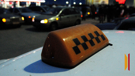 В Воронеже таксист спас сбережения пенсионерок