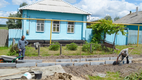 В репьевском селе Россошь начали строительство тротуара