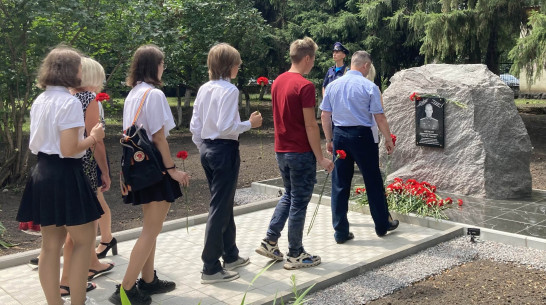В Воронежской области установили памятный знак погибшему в ходе СВО летчику