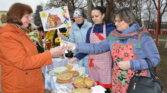 В Богучаре на Масленицу испекли более 3 тыс блинов