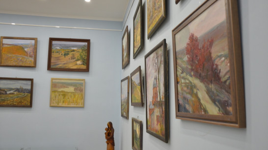 Воронежские художники подарили краеведческому музею Верхнего Мамона 20 картин
