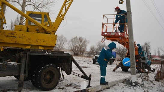 Нижнедевицкие энергетики  целый день устраняли последствия сильного ветра