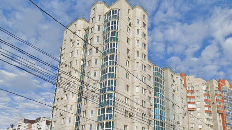 В Воронеже у дома на улице Владимира Невского обнаружили тело женщины