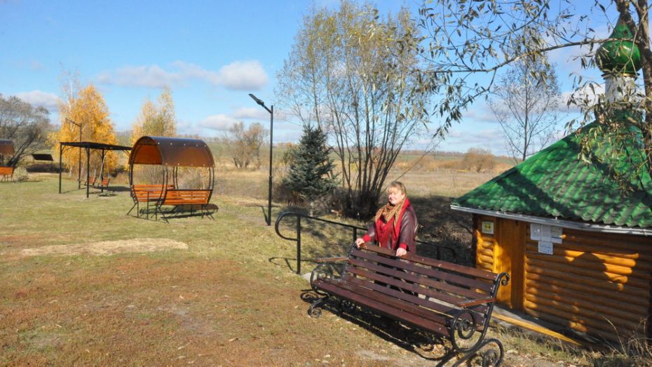 Активисты репьевского хутора Сердюки благоустроили территорию у святого источника