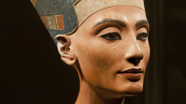 «Описывать бесцельно, смотреть!» Зачем идти на выставку «Образ Нефертити» в Воронеже