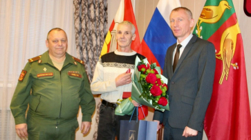 Ветерану СВО из Таловского района вручили орден Мужества