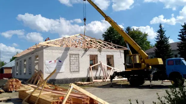 В подшефном Воронежской области районе ЛНР продолжается капитальный ремонт здания МФЦ