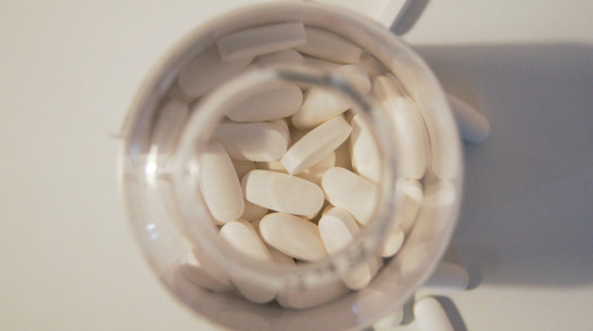 Упрощенный порядок регистрации лекарств от COVID-19 продлили еще на год