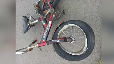 В Воронежской области мопед врезался в 4-летнего ребенка на велосипеде