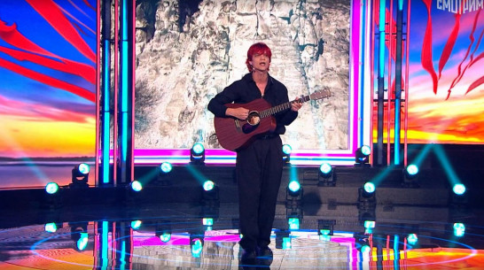 Воронежский музыкант Артем Зацепин исполнил авторскую песню в эфире шоу на федеральном канале