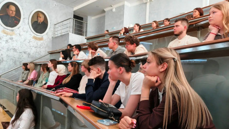 Студенты Воронежского медуниверситета встретились с автором патриотического проекта «Я – наследник Героев»