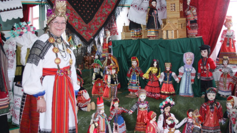 В Богучаре отдали дань памяти создательнице музея кукол