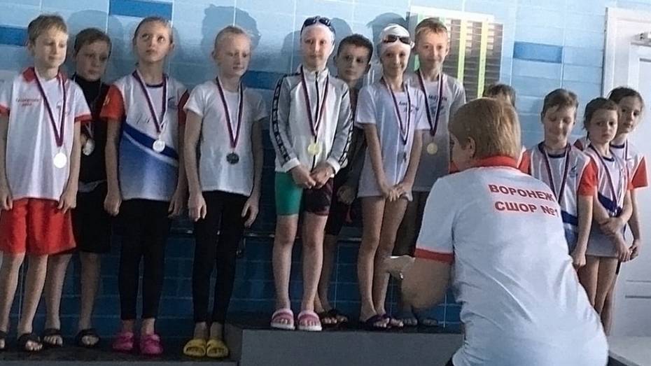 Аннинские спортсменки получили 4 золотые медали областных соревнований по плаванию