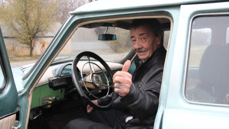«Родные и надежные». Воронежский водитель с 55-летним стажем – об увлечении ретро-машинами