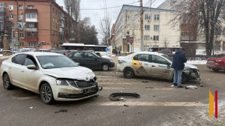 В центре Воронежа днем 22 января произошли 2 ДТП