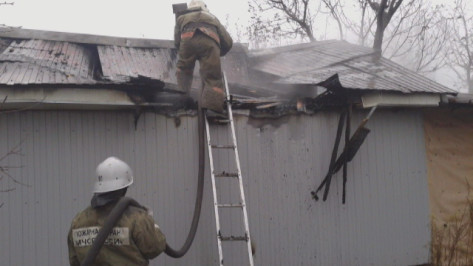В Воронежской области на пожаре в гараже обгорел мужчина