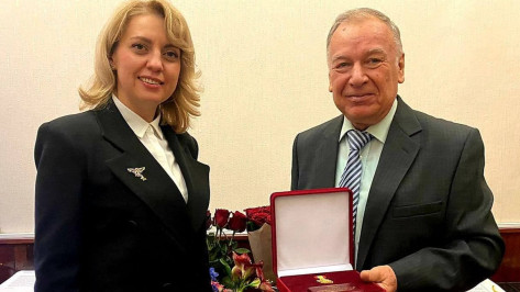 Директора Воронежской специальной музыкальной школы наградили по поручению губернатора