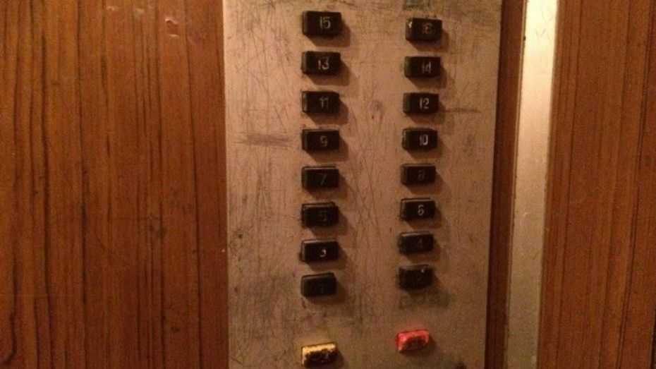 В воронежских многоэтажках в 2016 году заменят 70 аварийных лифтов