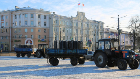 Ограждение начали устанавливать на площади Ленина в Воронеже