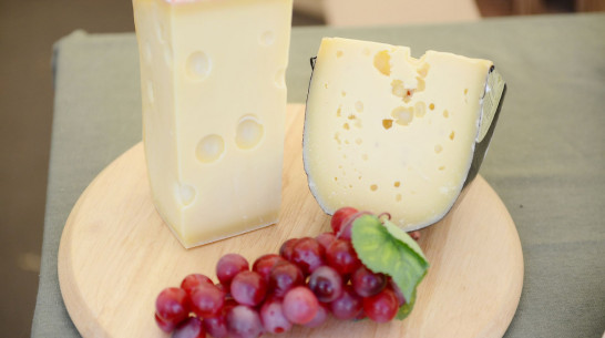 Роспотребнадзор проверил молоко и сыр в Воронежской области