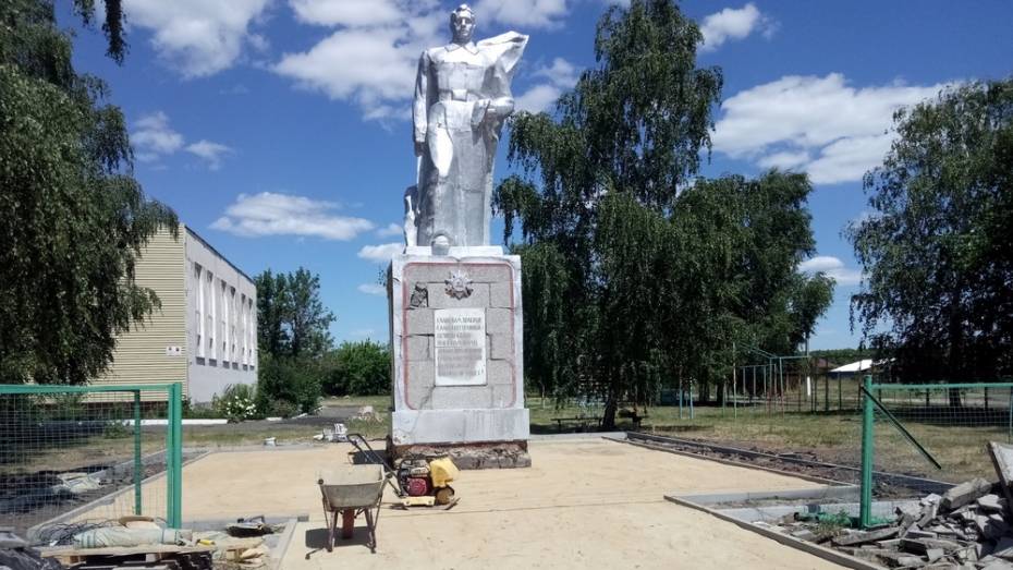 В борисоглебском селе Ульяновка отремонтируют памятник участникам ВОВ